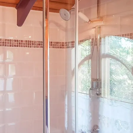 Cosy A Avec Piscine Partagee, 15m² Holiday home Bussac-Foret